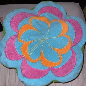 LOOKING FOR A FLOWER PILLOW!! vintage , y2k